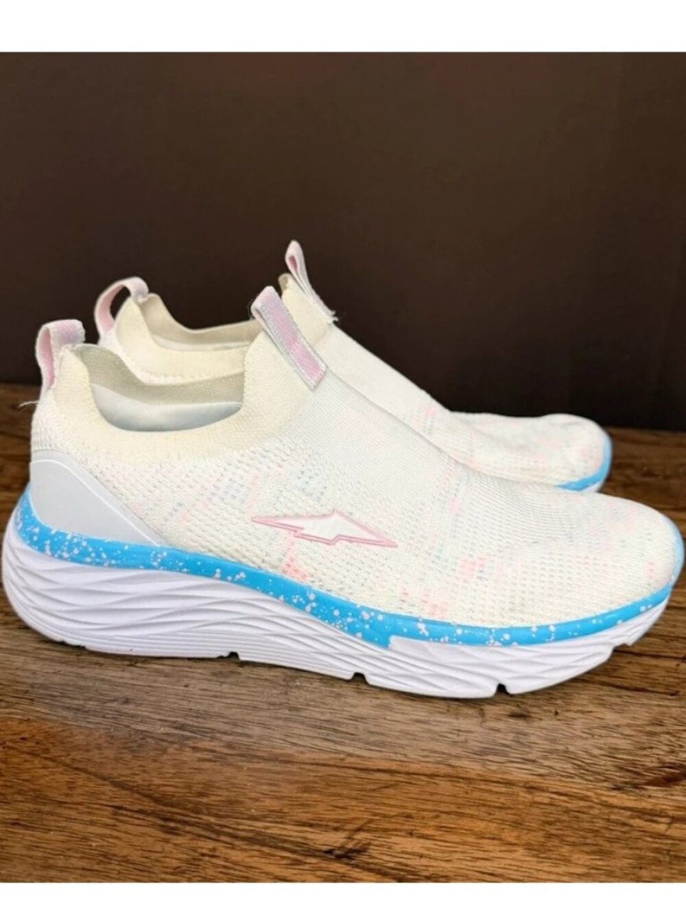 Avia Slip On Sneaker Size 7